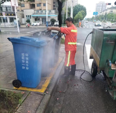 廣德市 夏日炎炎，堅守崗位不懼“烤驗”——記高溫下的城市垃圾清運人